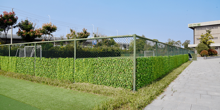 Install Artificial Hedges on a Wire Fence