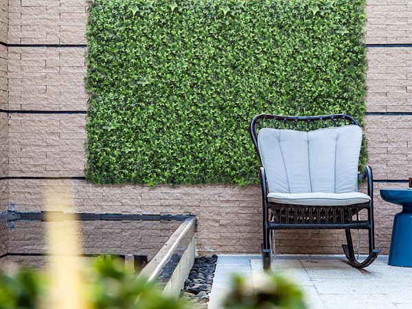 CHARMING OUTDOOR FAUX LIVING WALL - EdenVert