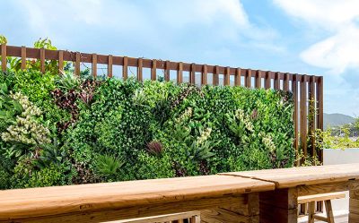 Artificial green wall for theme parks